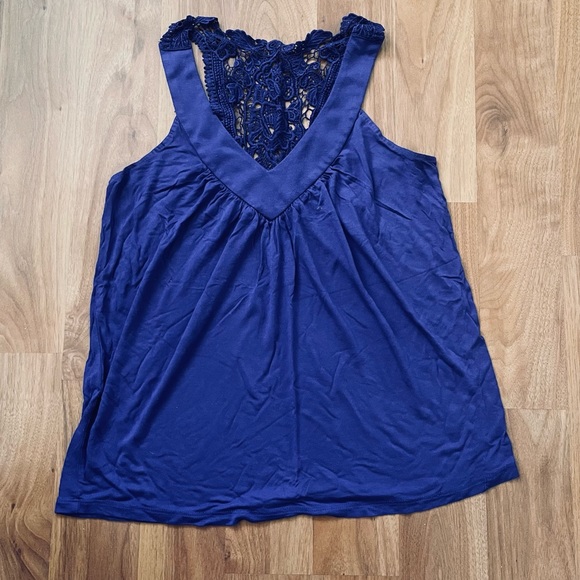 EXPRESS crotchet detail tank top - Picture 5 of 6